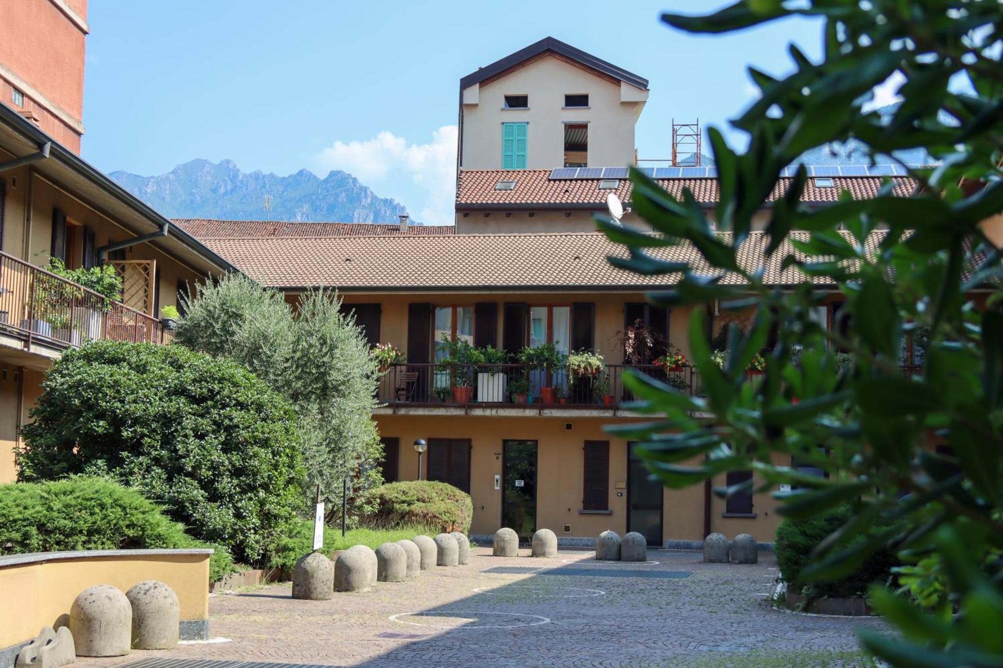Ferienwohnung Casa Ardo Wifi & Free Parking In Lecco Center Exterior foto