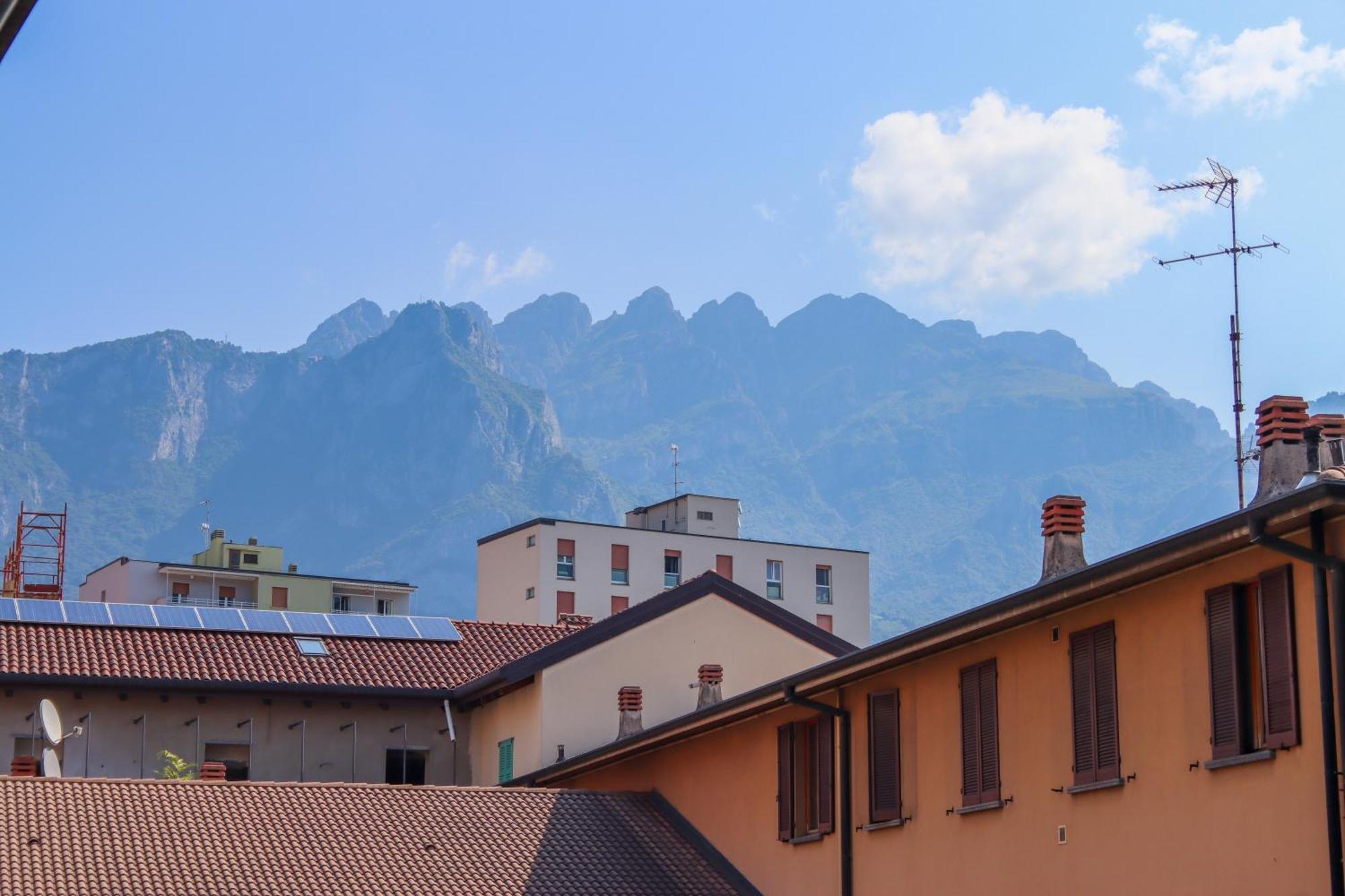 Ferienwohnung Casa Ardo Wifi & Free Parking In Lecco Center Exterior foto