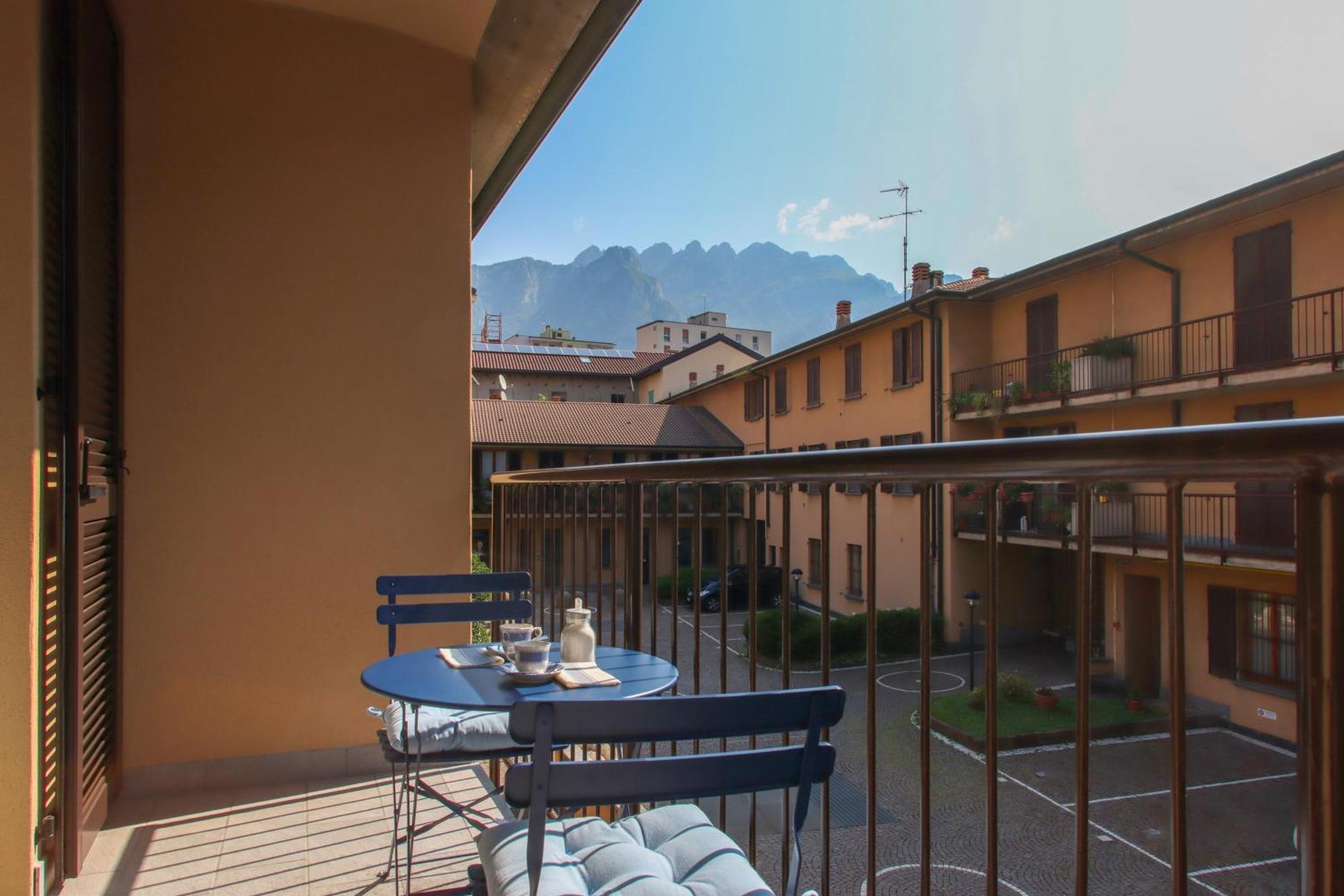 Ferienwohnung Casa Ardo Wifi & Free Parking In Lecco Center Exterior foto