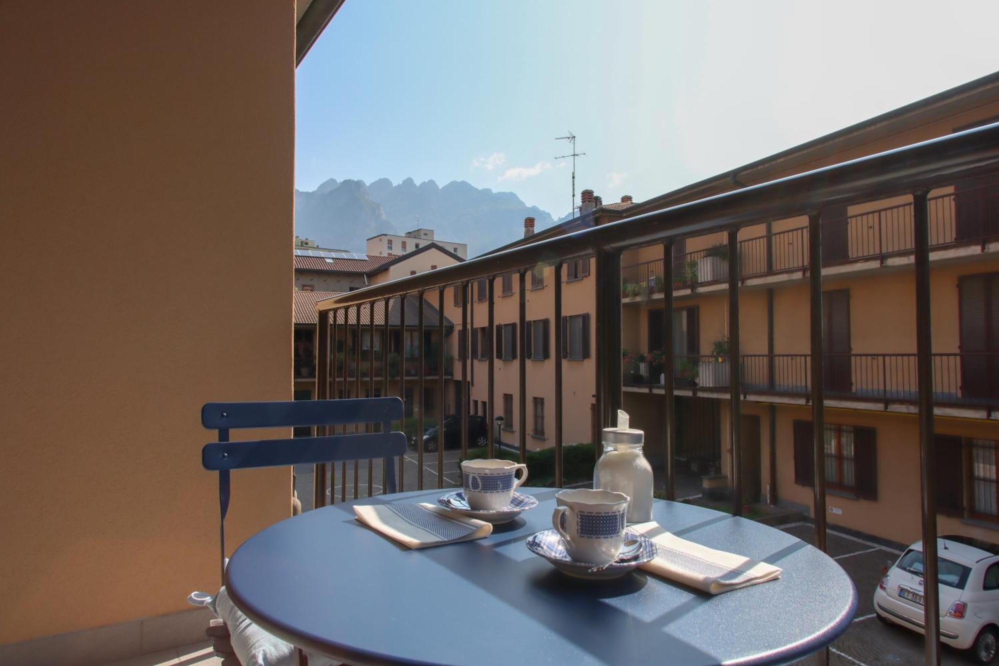 Ferienwohnung Casa Ardo Wifi & Free Parking In Lecco Center Exterior foto